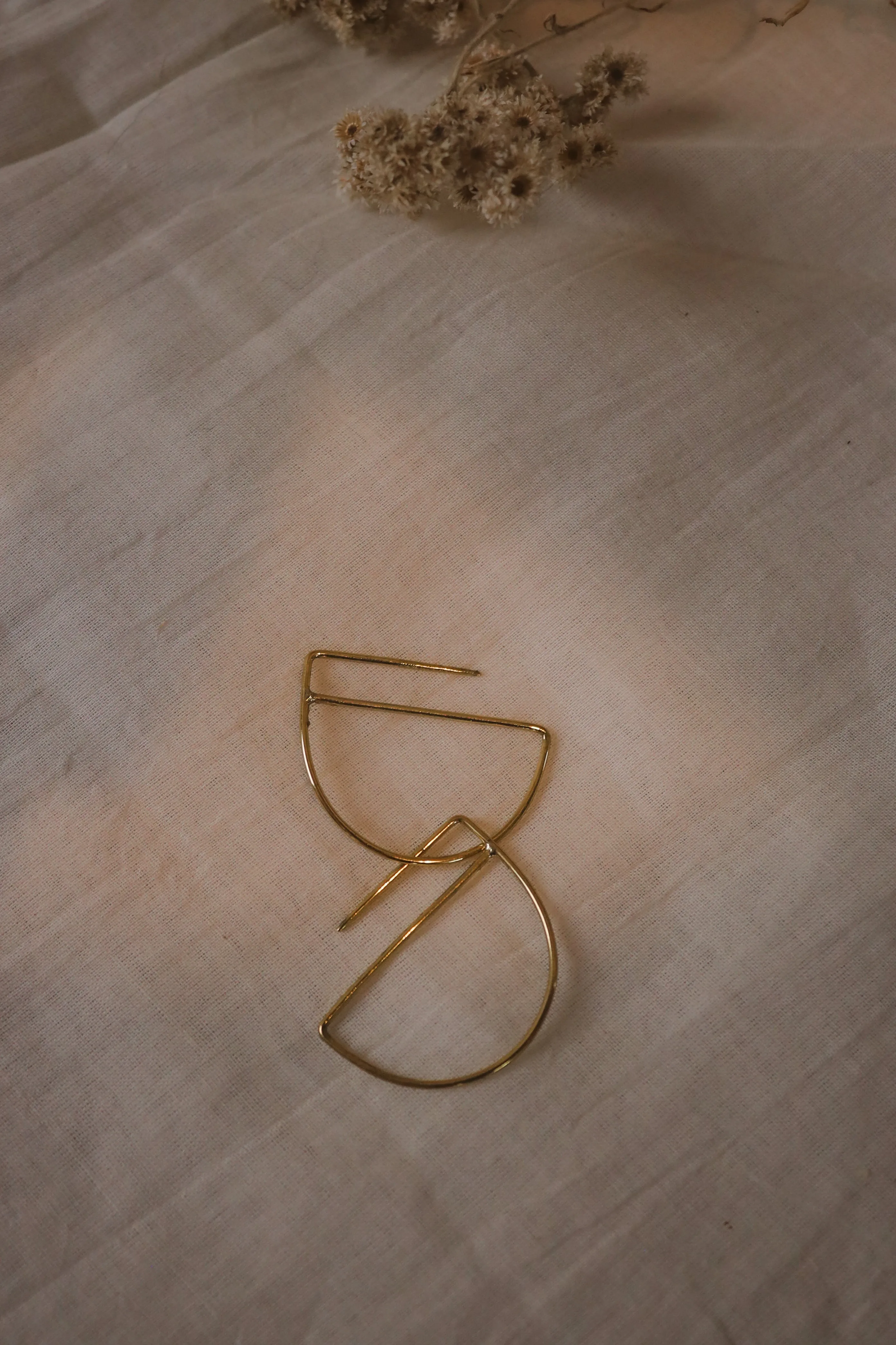 D hoop Earrings