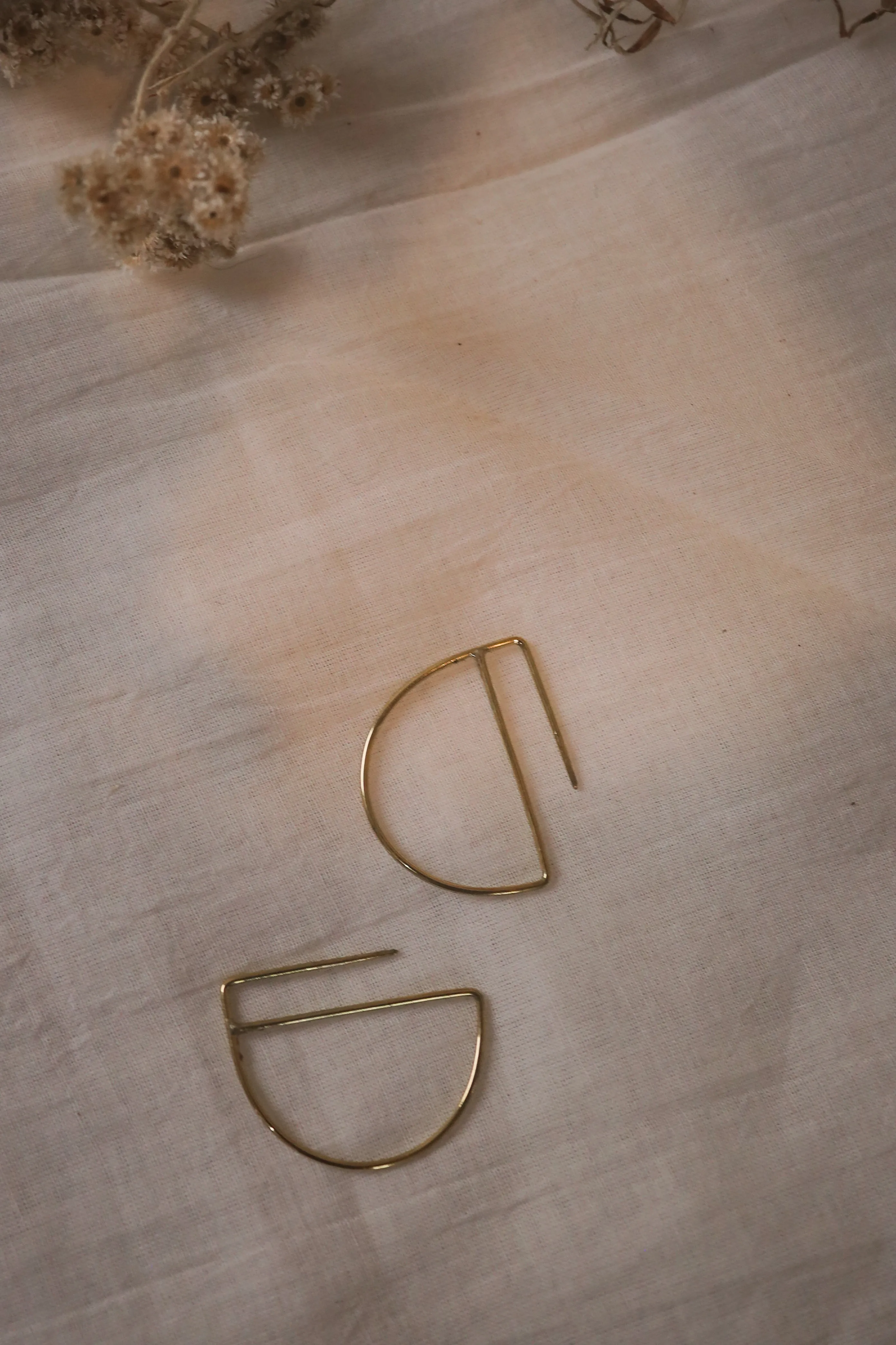 D hoop Earrings